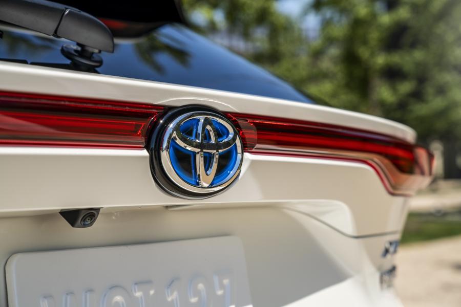 Логотип Toyota Venza Hybrid XLE 2020 года  (фото 29 из 35)